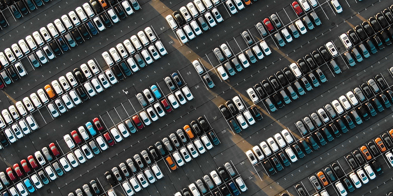 Arial view of a crowded car lot.